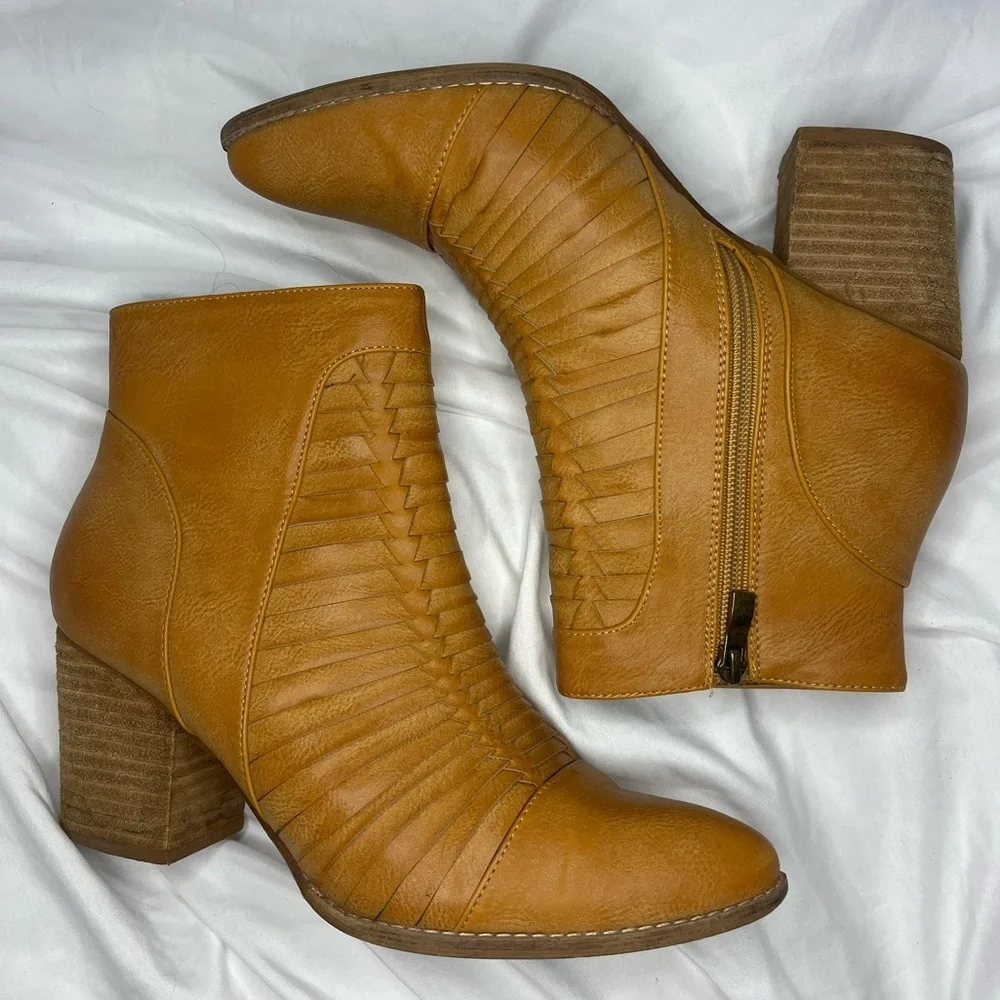 BEAST Fashion Tan Block Heel Booties – Size 9 👢 - Picture 1 of 7